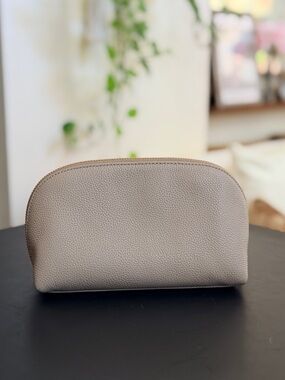 Quince Italian Leather Travel Pouch